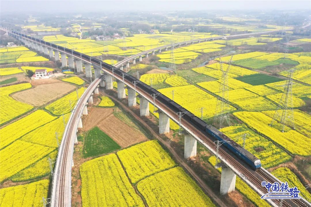 4月8日零时起 全国铁路将实行新的列车运行图