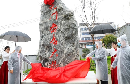 陈东升捐建天门泰康大桥正式剪彩通车